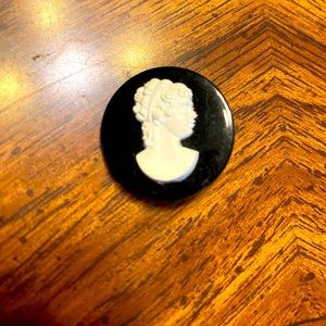 Cameo pin